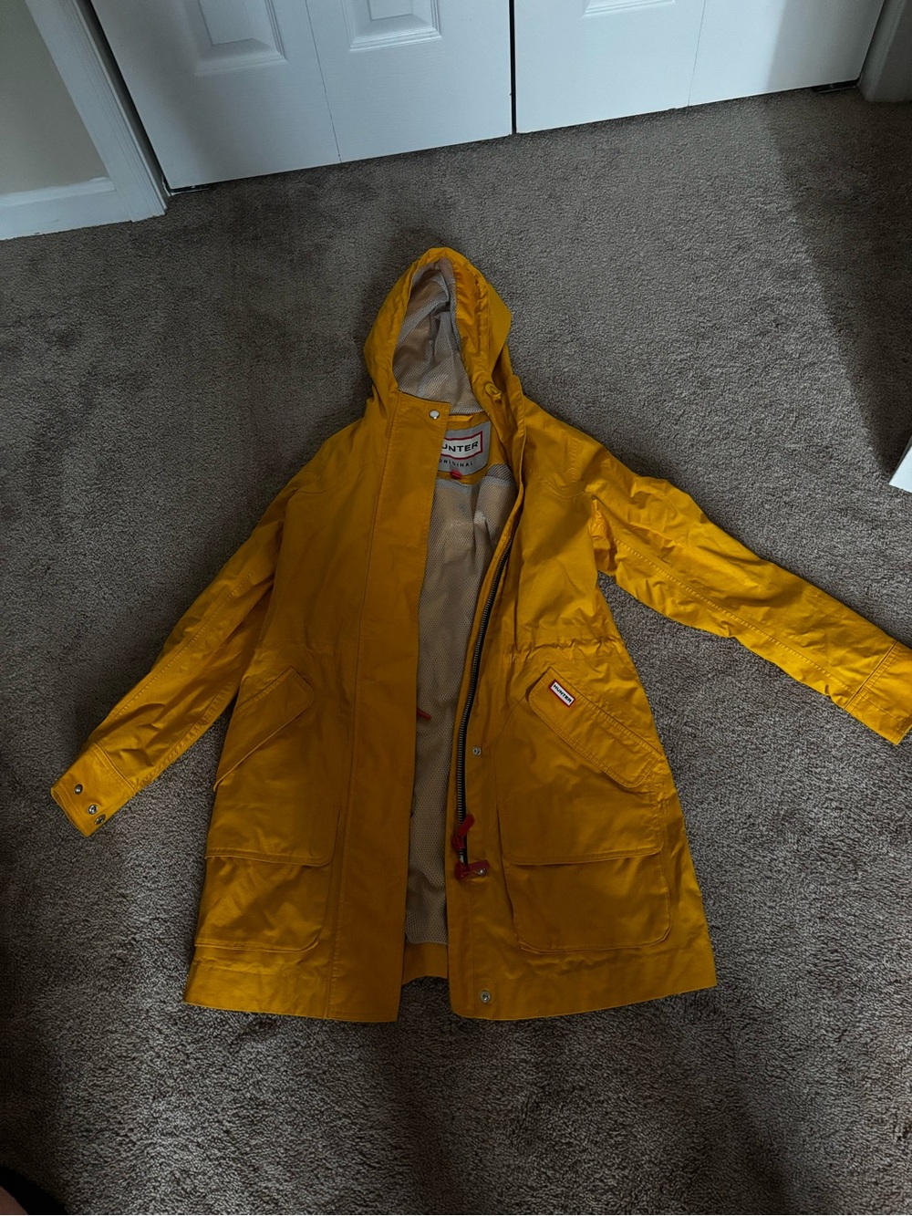 Hunter Yellow Hooded Utility Rain Jacket - Picture 9 of 13
